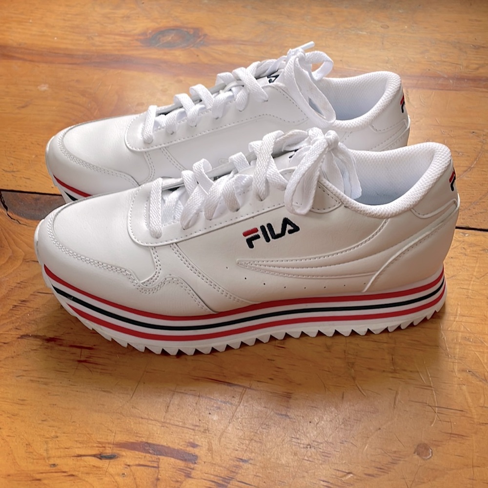 FILA Orbit Stripe Platform Sneaker in White, size 9.5